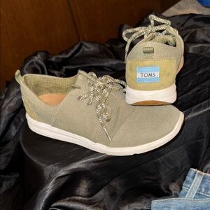 TOMS Women's Green Canvas Sneakers